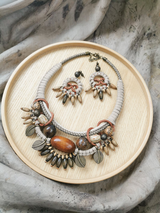 Statement large necklace