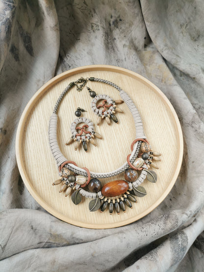 Statement large necklace