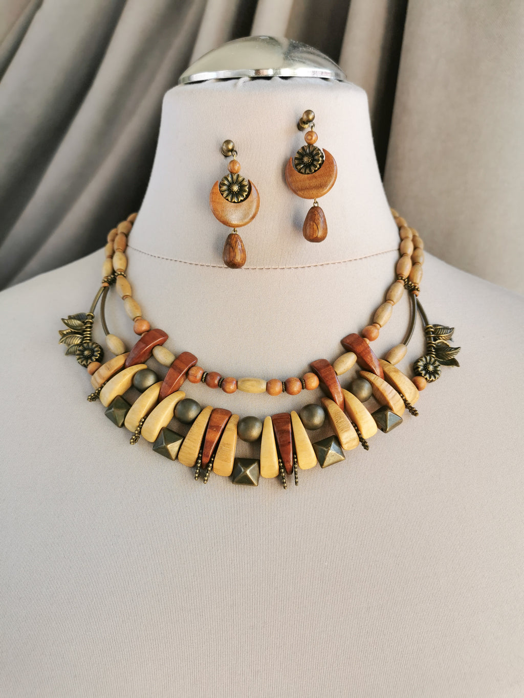 Etno Wood Bead Necklace with Earrings