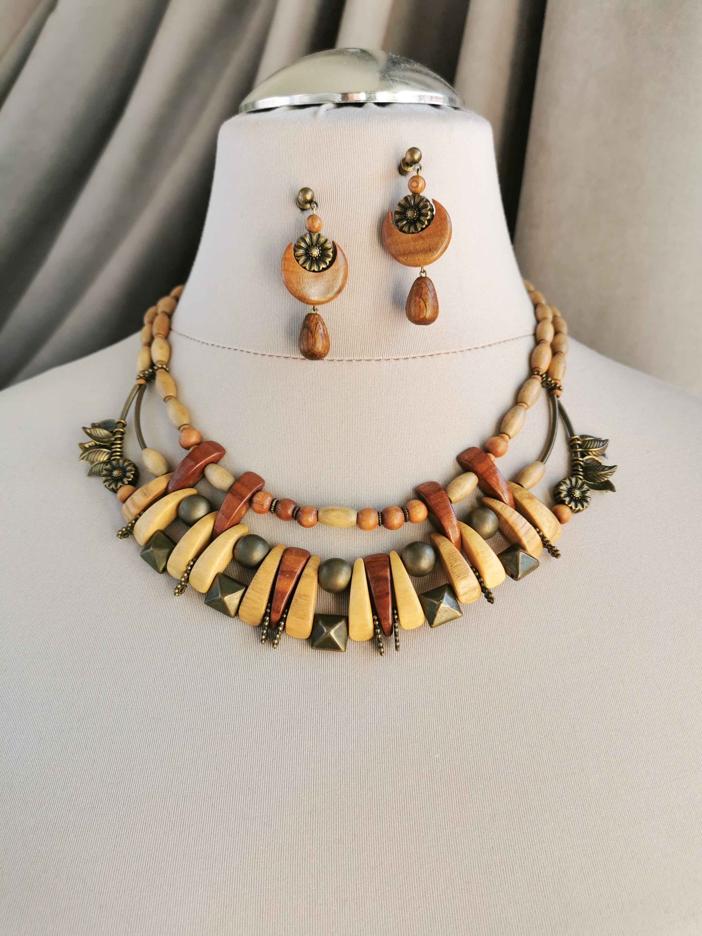 Etno Wood Bead Necklace with Earrings