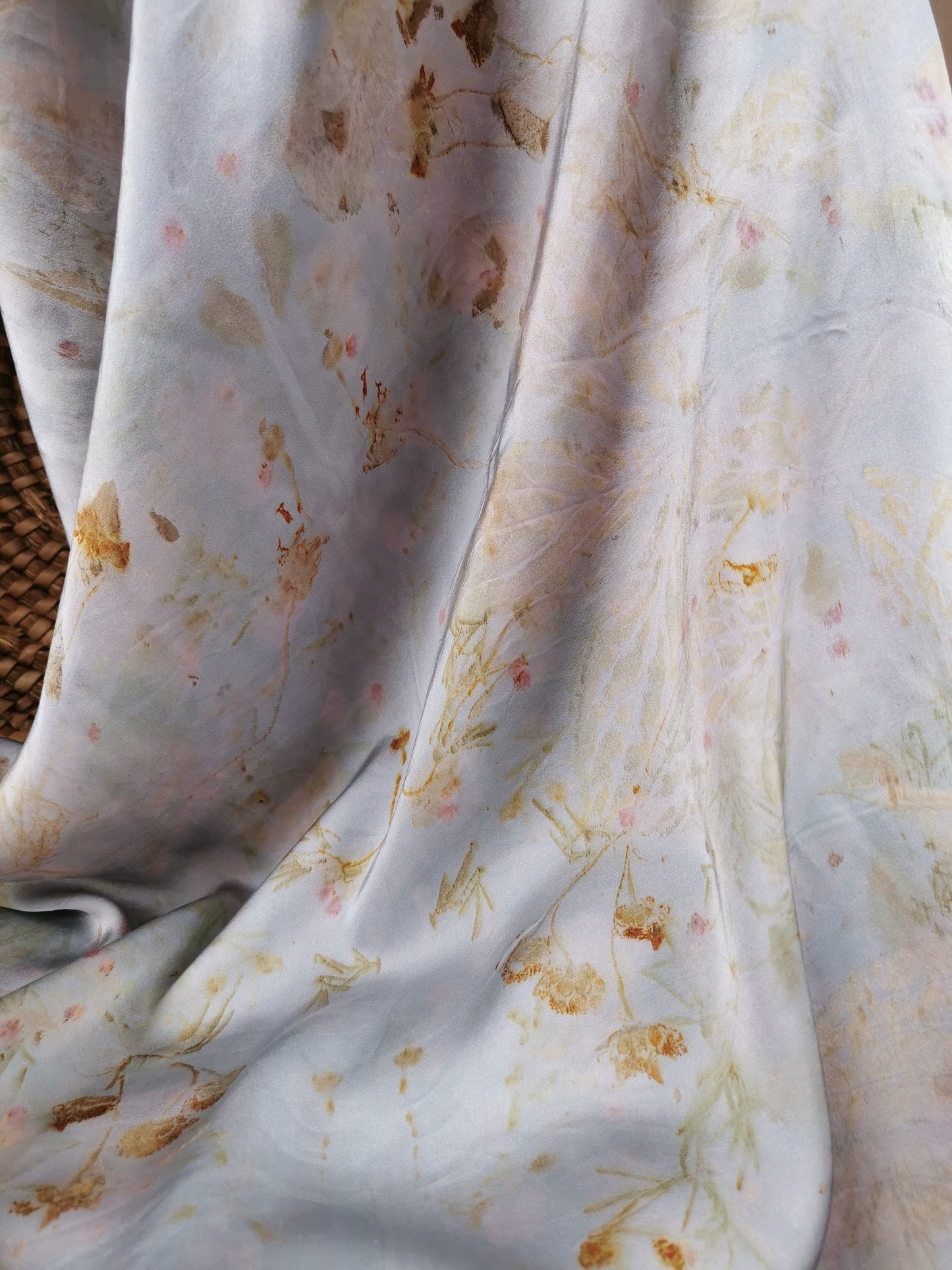 Floral patterned fabric with light colors